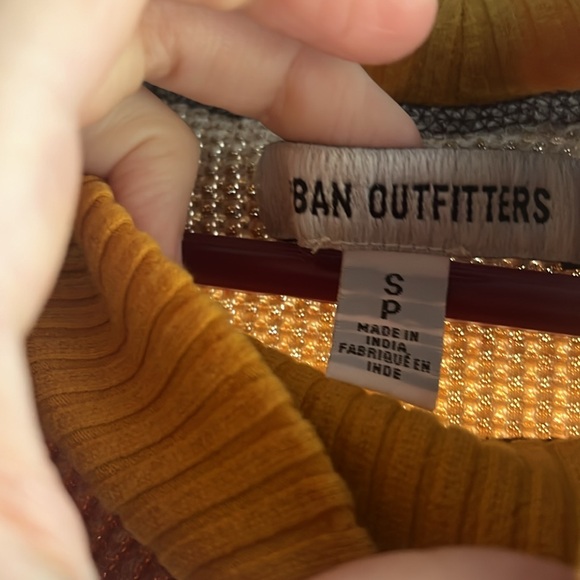 Urban Outfitters turtleneck top - Picture 3 of 3